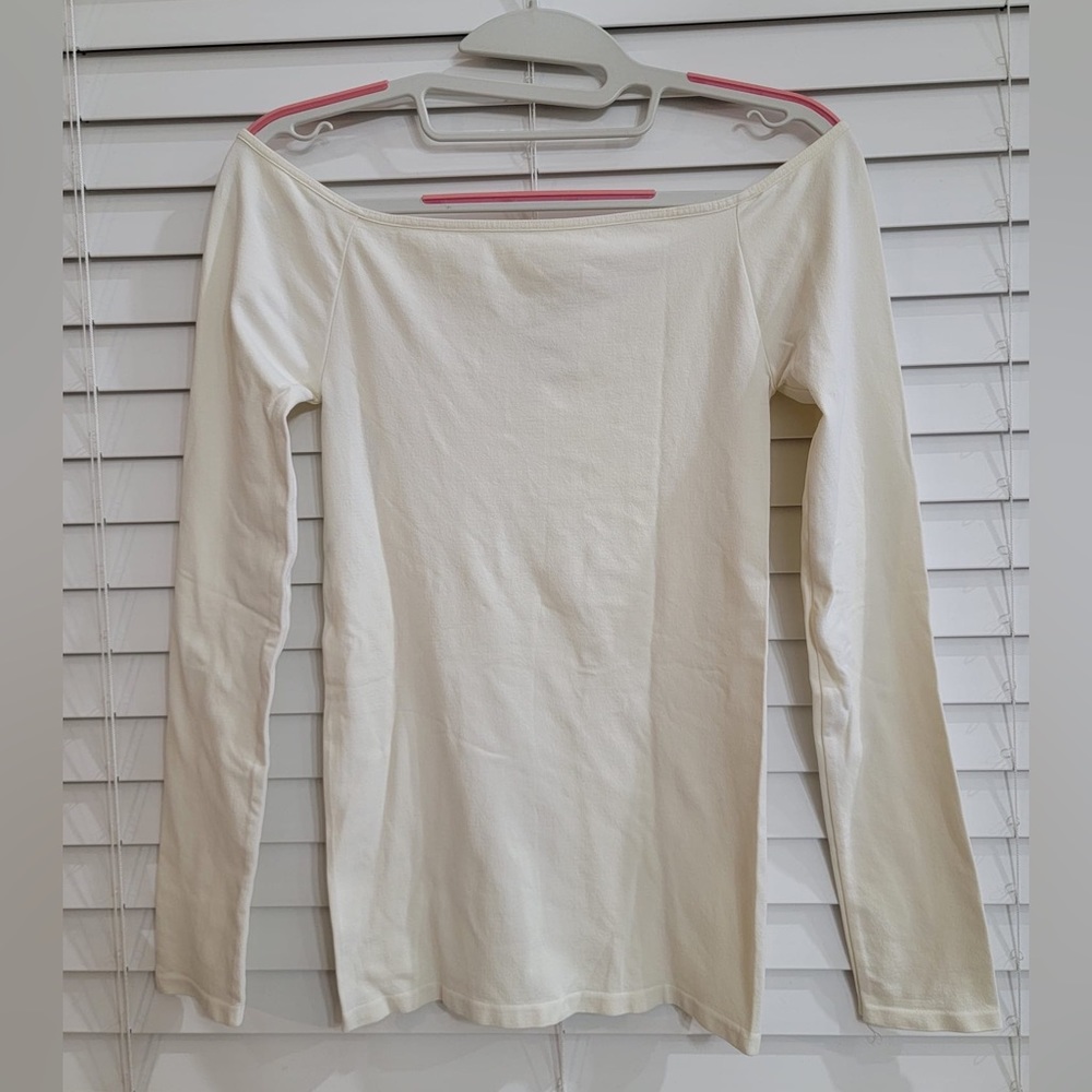 FREE PEOPLE
Intimately Off The Shoulder Long-Sleeve
Size XS/S Color Ivory